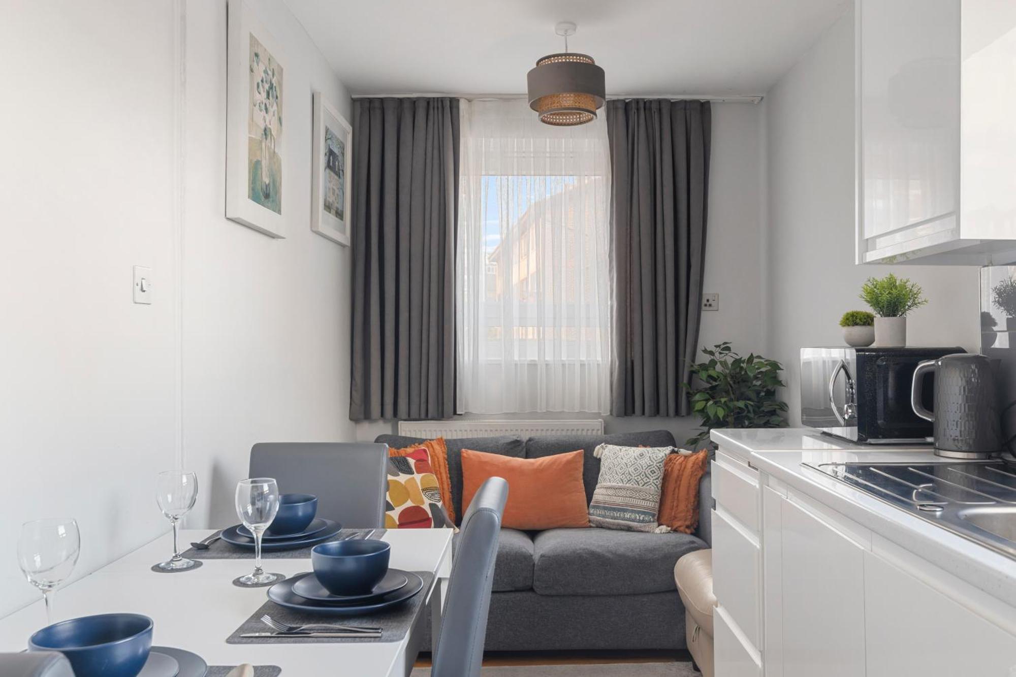Apartment Short At Juliet House *